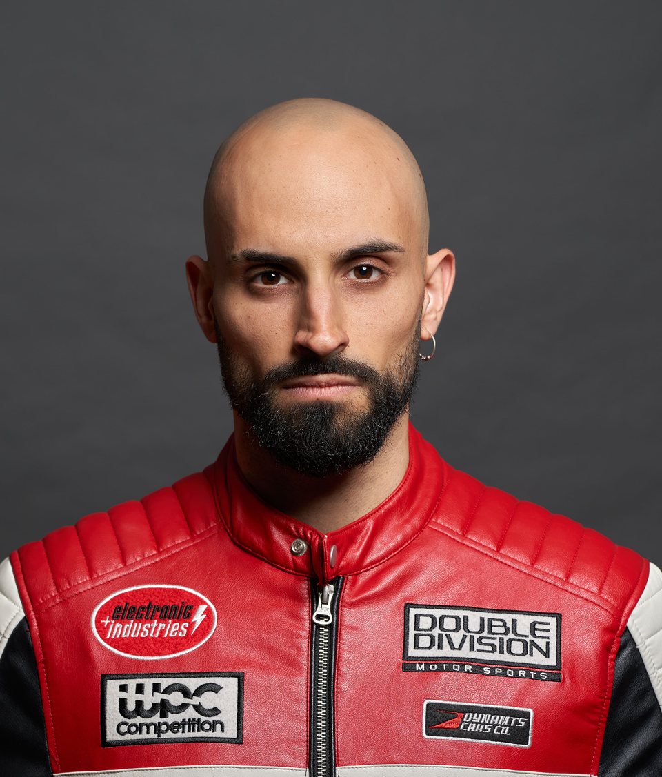 Primer pla amb jaqueta de motorista vermella